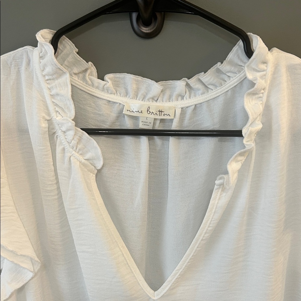 Nine Britton White Ruffle Sleeve Blouse Stitch fix size Large New! - Picture 2 of 4